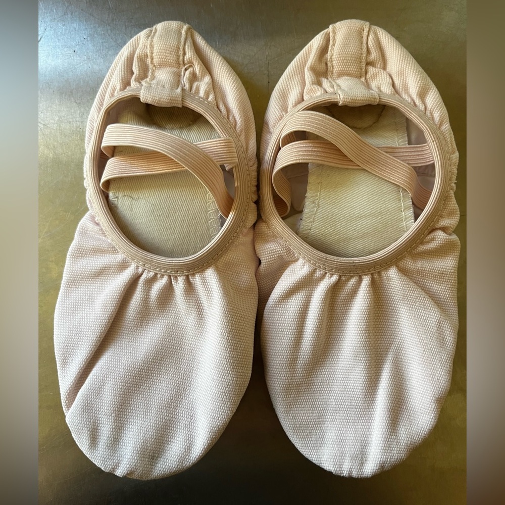 Pink canvas Capezio ballet shoes girl size 2